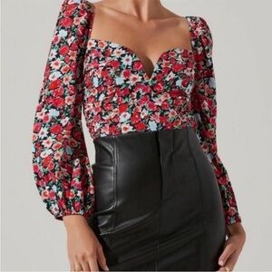 ASTR the Label Floral V-Wire Long Sleeve Top – Size S